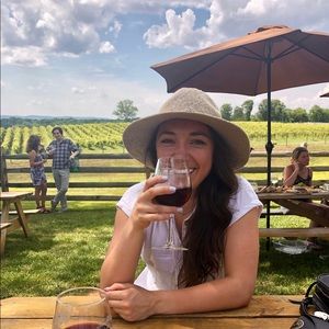 Meet your Posher, Caylin